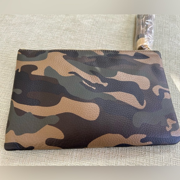 G.I.L.I. Got It Love It Leather Camouflage Clutch with Tassel - Picture 2 of 6